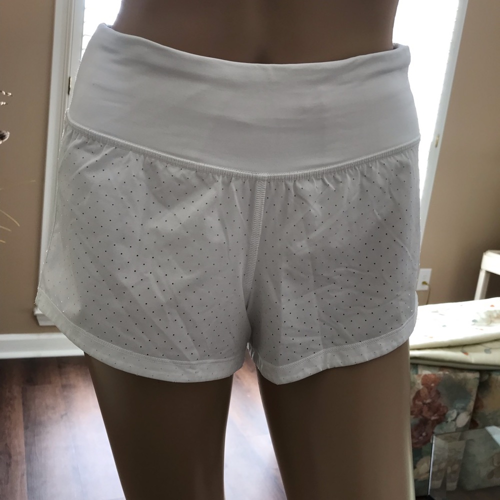 LULULEMON ATHLETICA SHORTS / PERFECT CONDITION
